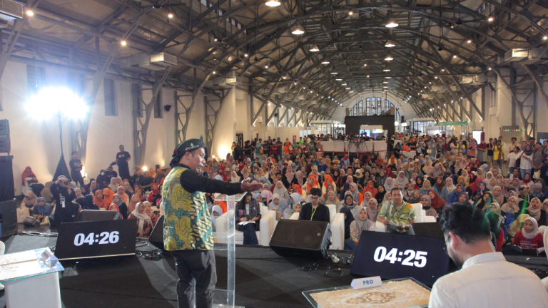 Kami Tidak Menunggu Superman, Kami Menunggu Guru Belajar